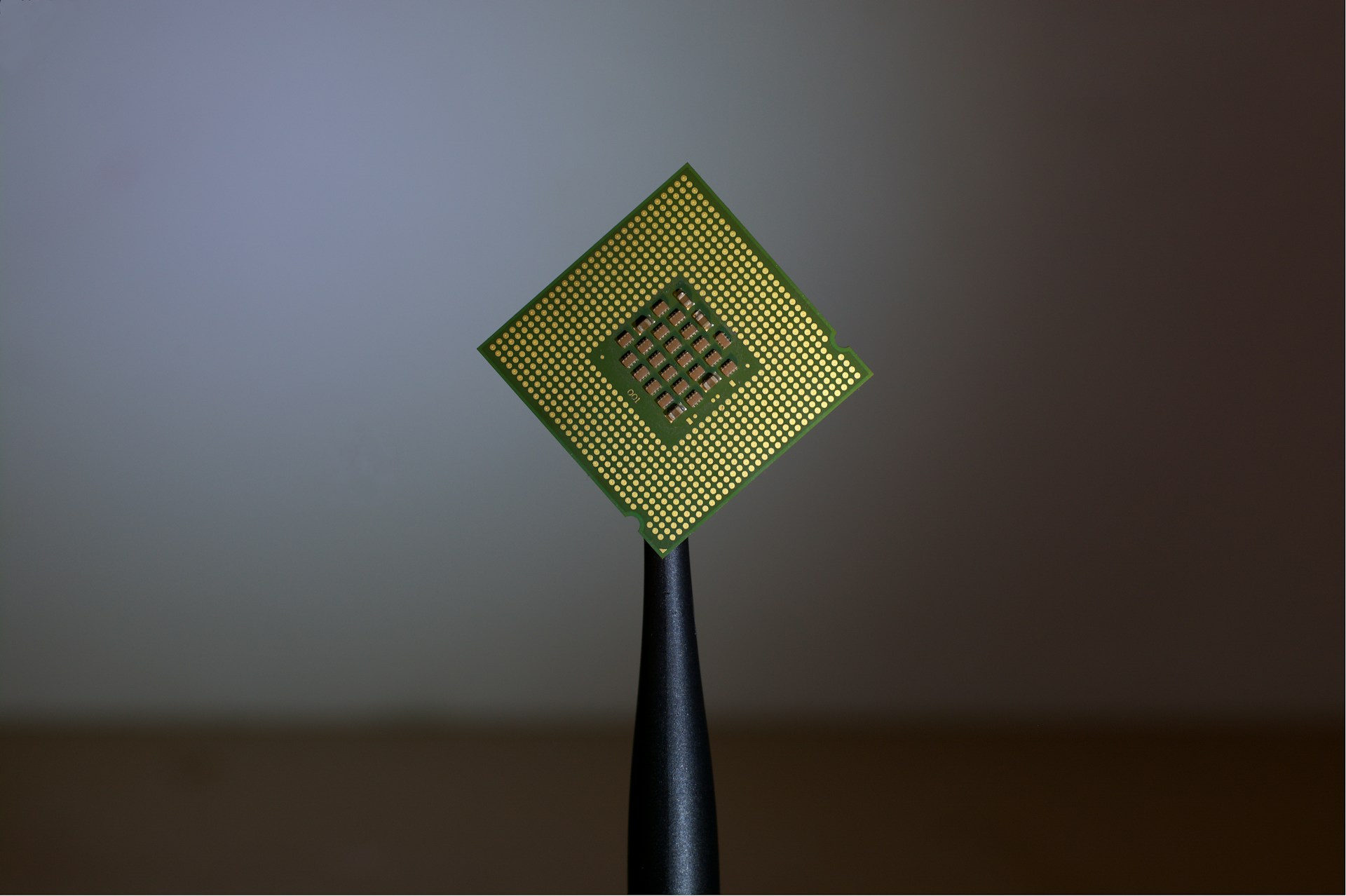 Gigante de Equipamentos de Chips ASML Supera Expectativas no 2º Trimestre, Mas Perspectiva Decepciona